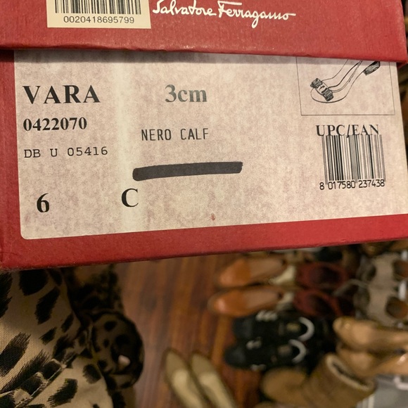 COPY - Salvatore Ferragamo Vara Flats black - Picture 3 of 8